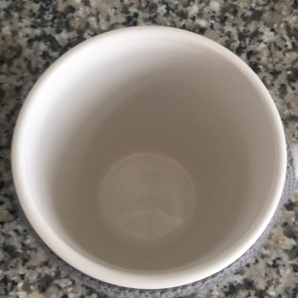 Cozy 16 Oz Winter Mugs Set With Crochet Sleeves - NEW! - Picture 6 of 13